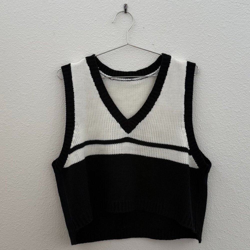 One Size Black/White Oversized Knit Sweater Vest